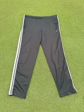 RARE VINTAGE MADE IN MALAYSIA NIKE GREY TAG LOOSE FIT RETRO GYM PANTS